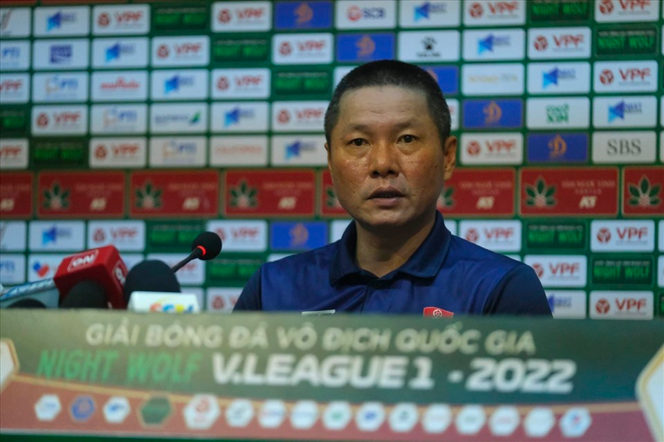 Trong tiểu sử Chu Đình Nghiêm, huấn luyện viên này nổi tiếng với tài năng dẫn dắt
